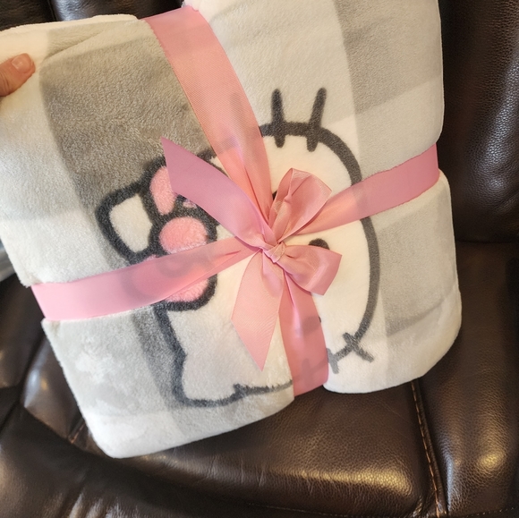 Queen hello kitty throw blanket - Picture 3 of 3
